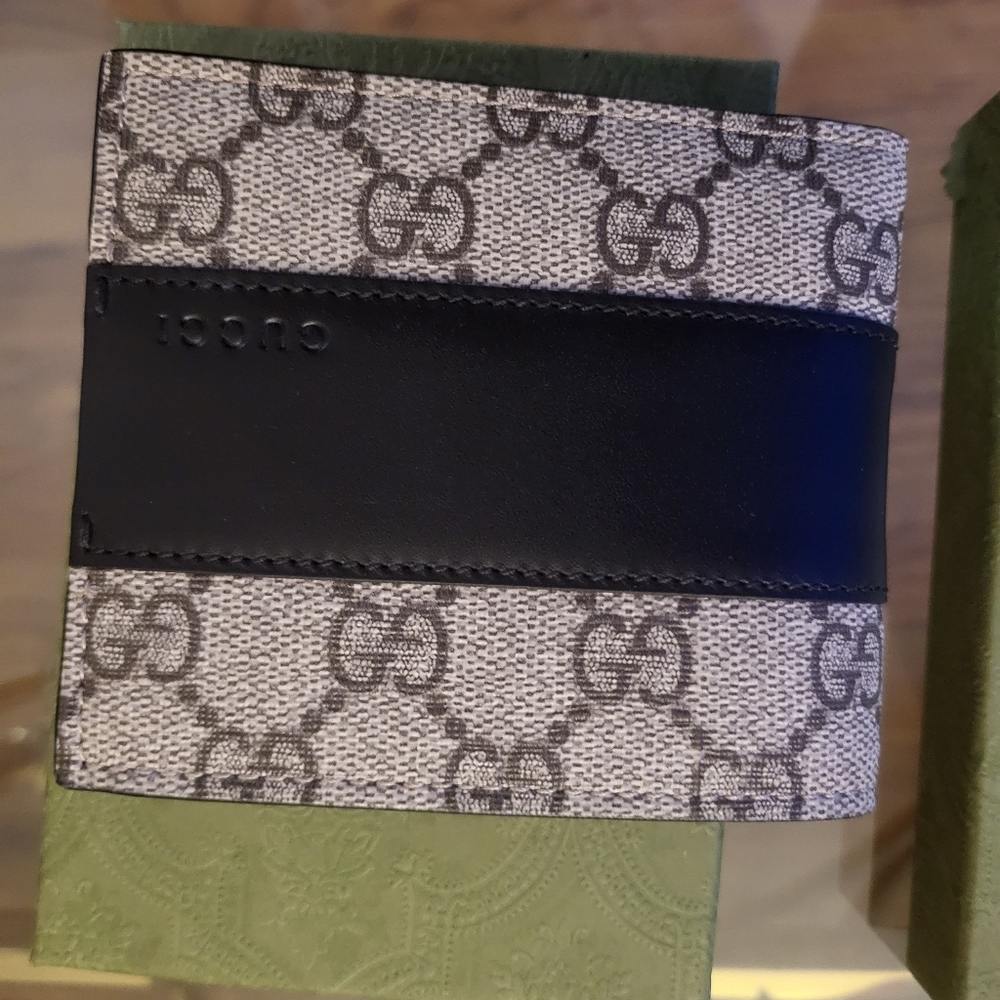 Authentic GG Supreme Bifold Wallet - Picture 2 of 8